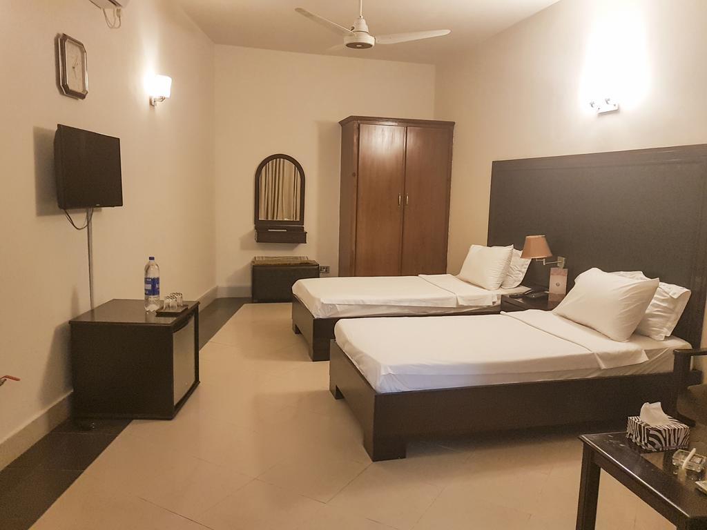 Shelton Accommodator Peshawar Esterno foto