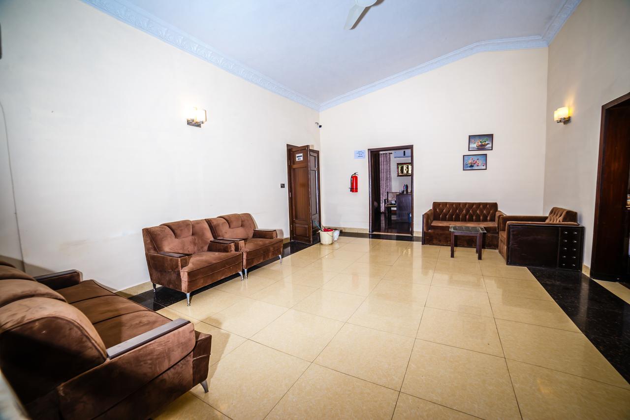 Shelton Accommodator Peshawar Esterno foto