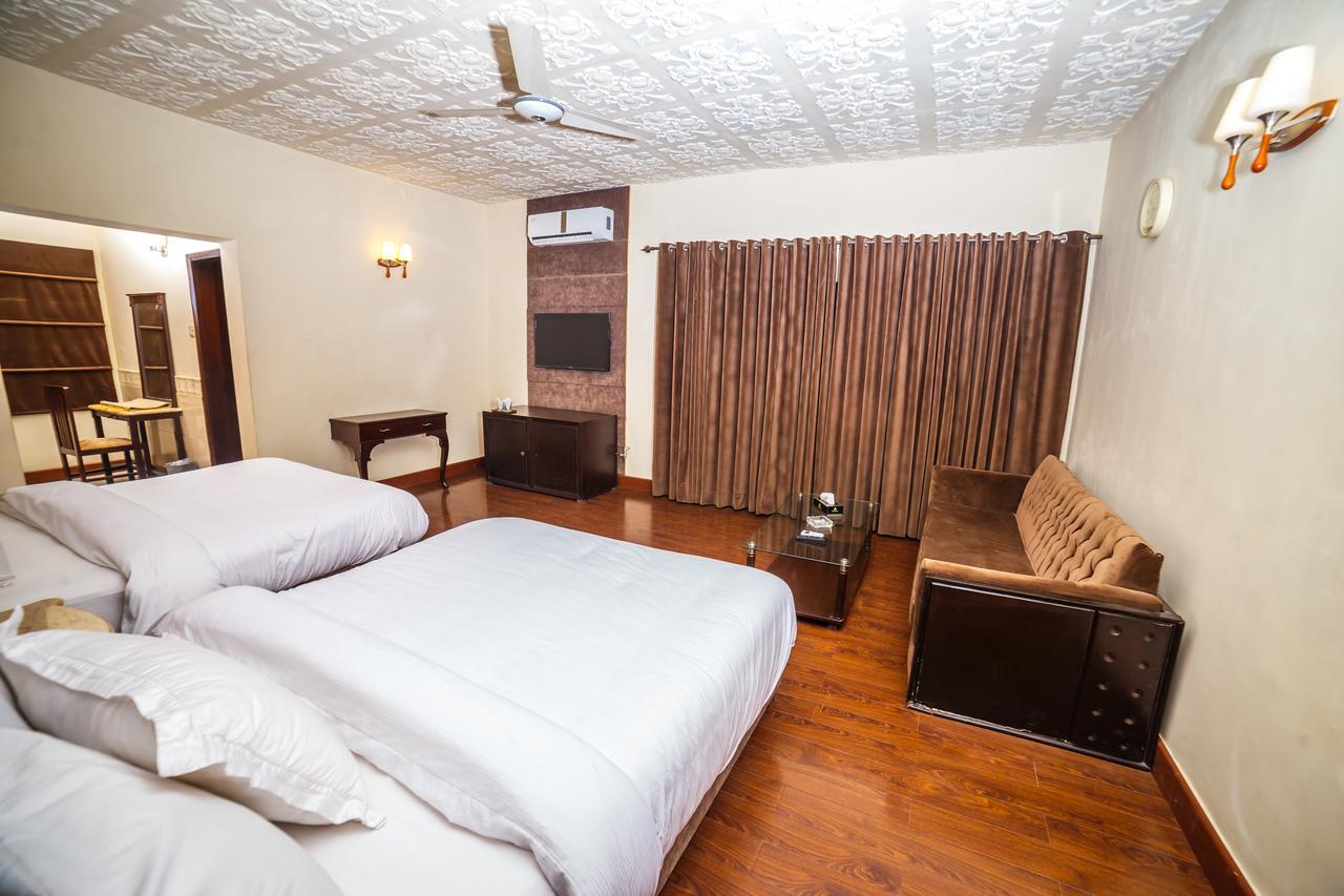 Shelton Accommodator Peshawar Esterno foto
