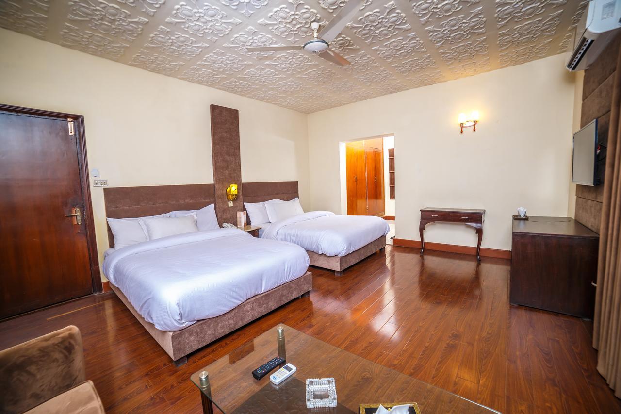 Shelton Accommodator Peshawar Esterno foto