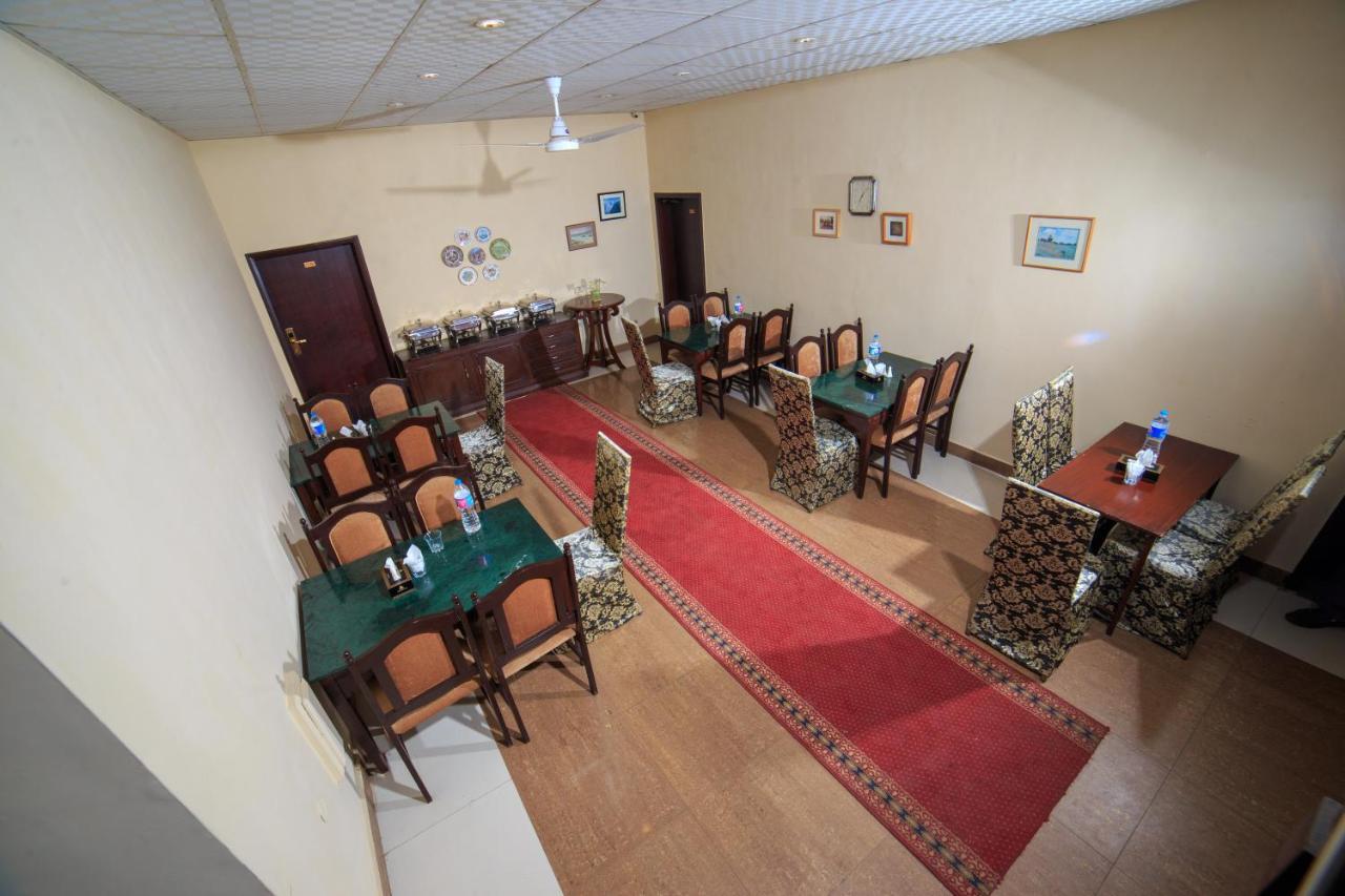 Shelton Accommodator Peshawar Esterno foto